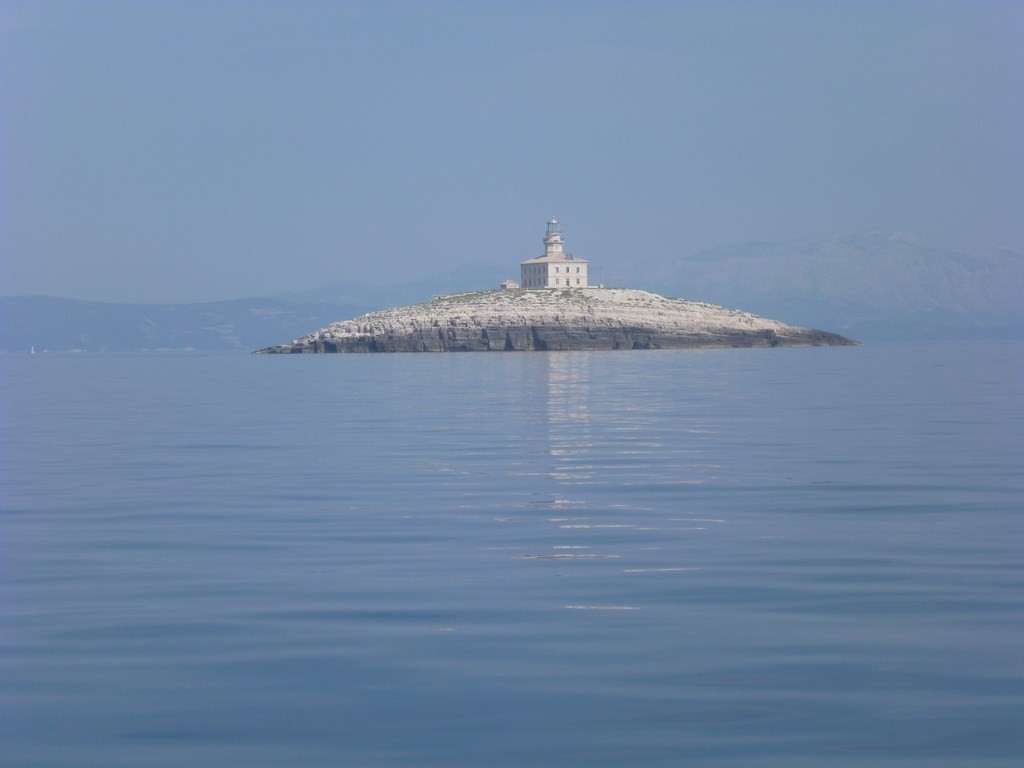 phare au large de Sibenik, Croatie (Online-Yachting)
